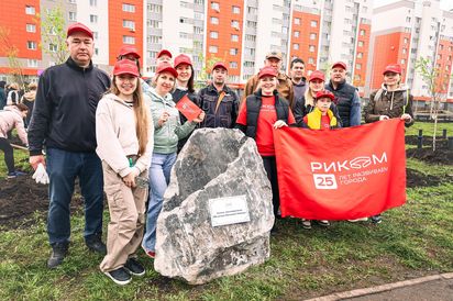 300 человек на 80 берёз: как в Стерлитамаке закладывали аллею к 80-летию Победы