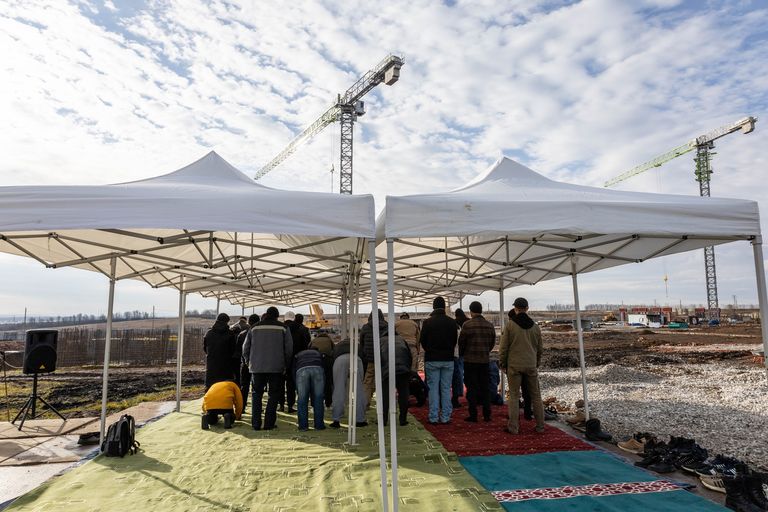 Плов, экскурсия и молитва: в НОВА почтили духовные традиции обеих религий