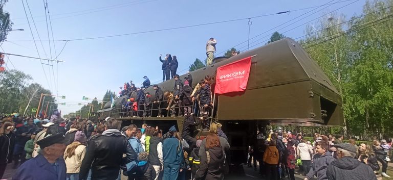 МАЗ-7917 — подарок городу от ГК «Риком»